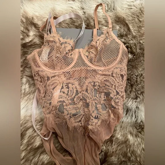 New House of CB Nadia Lace Bodysuit - Picture 5 of 7